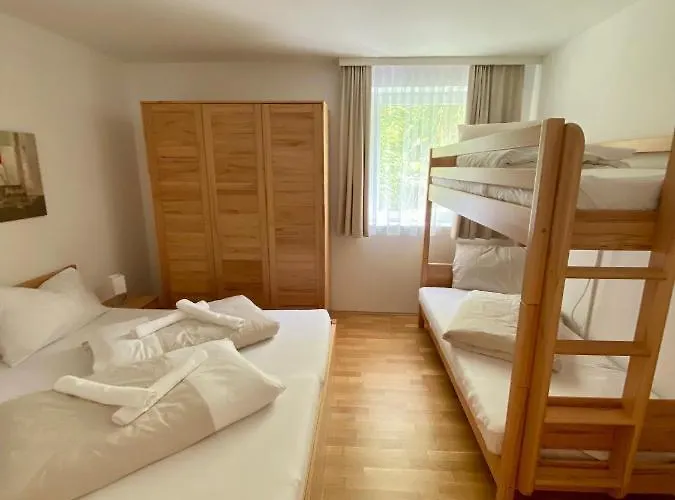 Alps -top 11 By Kamper アパート