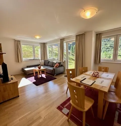 Alps -top 11 By Kamper アパート